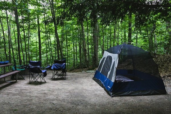 Découvrez les meilleurs campings ouverts toute l'année en Isère